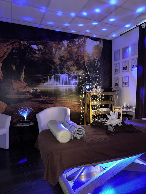 Salón Vivien Solárium, Masáže, Bankovanie, Tejpovanie, Maderoterapia, Lymfodrenáž, Kaderníctvo