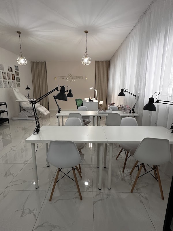 Gélové nechty Simona Nguyenová (SN nail academy)