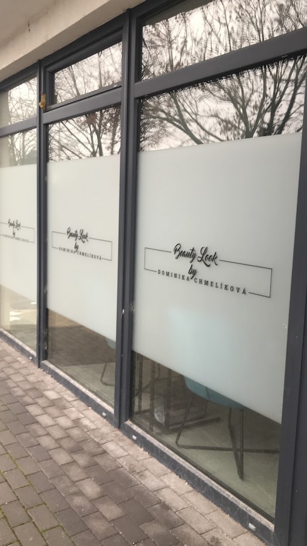Beauty Bar face & nails – make-up v Nitre