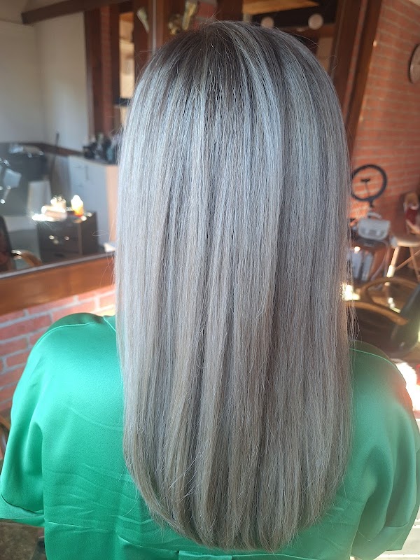 Salón Illusion (strihanie, farbenie,melírovanie techniky-ombre,sombre,balayage,spoločenské účesy,líčenie na príležitosti....)