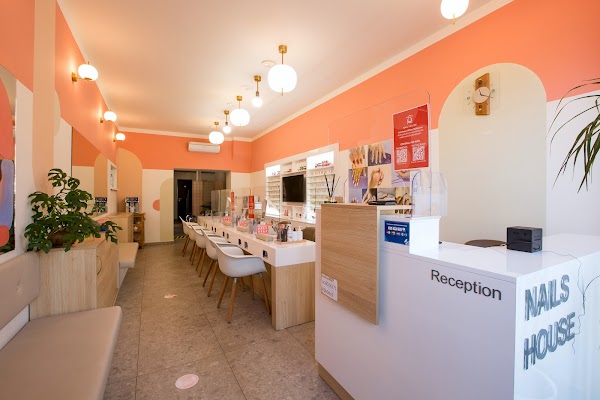 NAIL HOUSE
