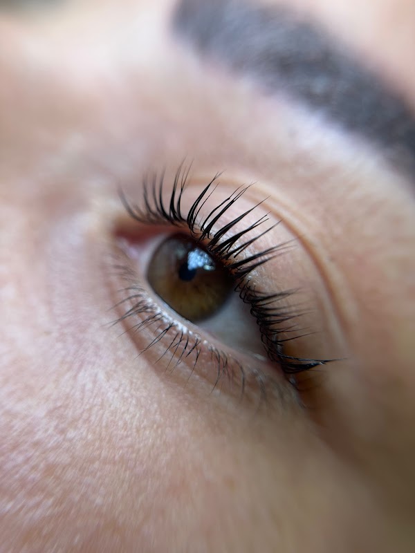 Claudia Beauty makeup and care