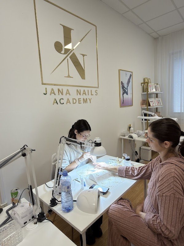Jana Nails Academy, školenia, predaj profesionálnych nechtových produktov. Internetový obchod.