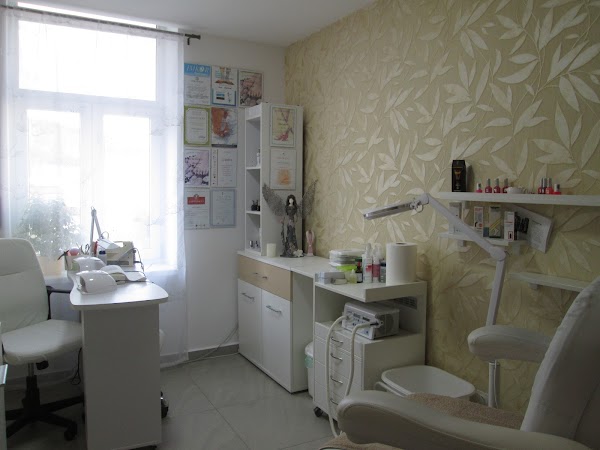 AliKa - pedikúra, welnes pedikúra, šponovanie zarastených nechtov, gel lak, masáž nôh, manikúra...